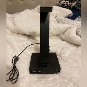 Gaming headset stand